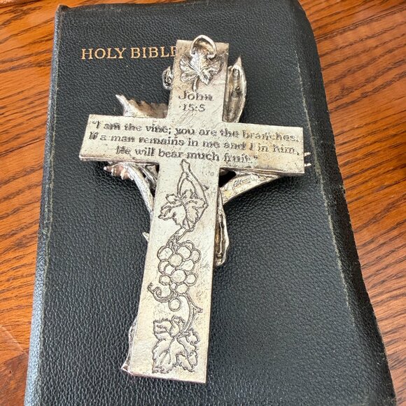 Vintage Arthur Court Pewter Cross with 3D Wheat and Grapes - Picture 4 of 11